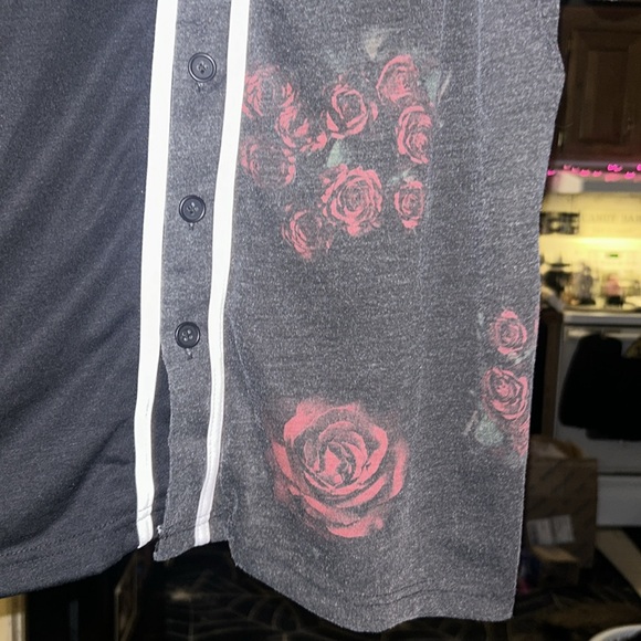 Button Up “Cali” Shirt with Red Roses (Rare Find) - Picture 4 of 8